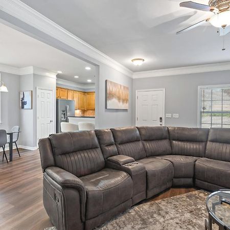فيلا أتلانتافي Calming Grey Townhouse With Jacuzzi Bathtub المظهر الخارجي الصورة