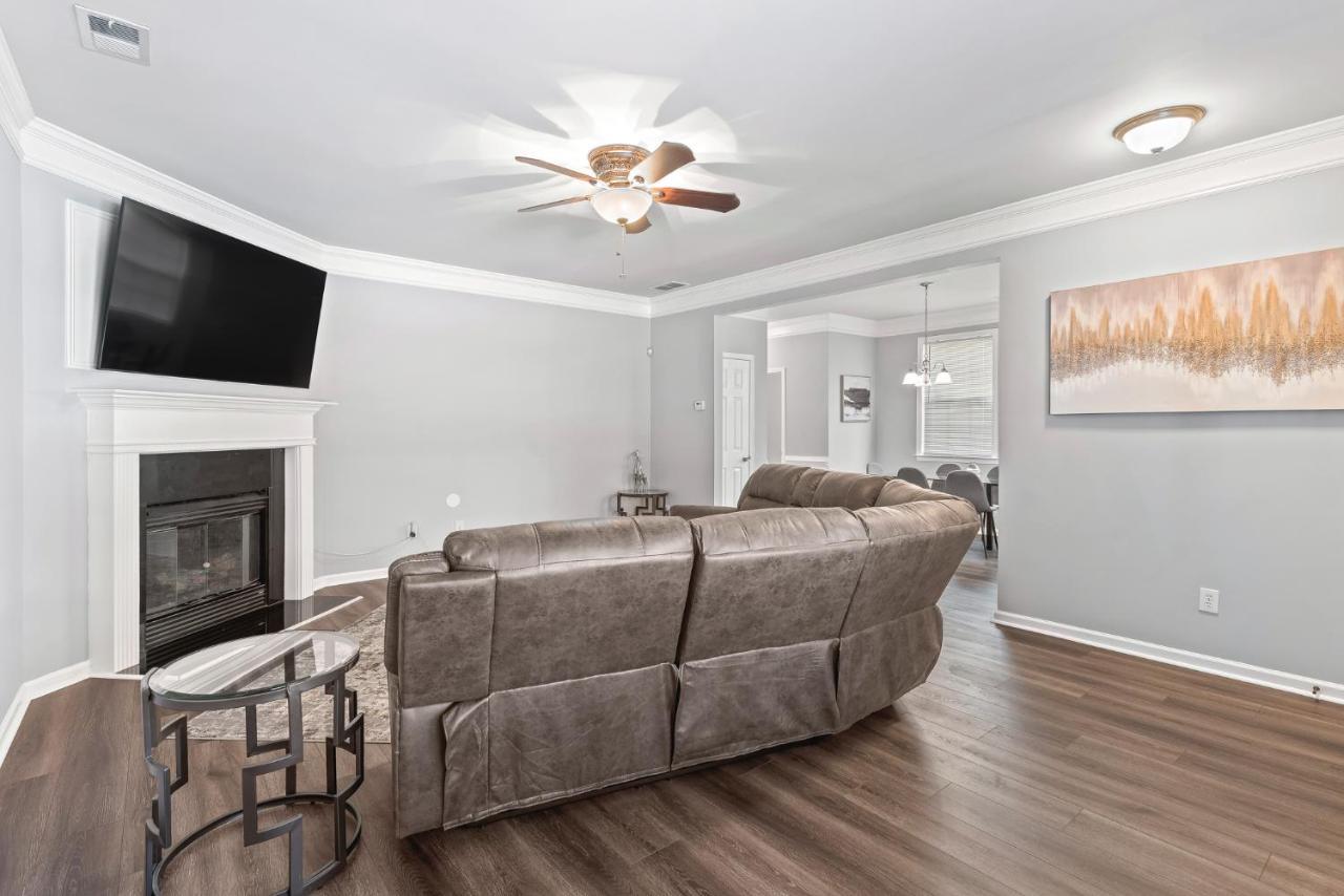 فيلا أتلانتافي Calming Grey Townhouse With Jacuzzi Bathtub المظهر الخارجي الصورة