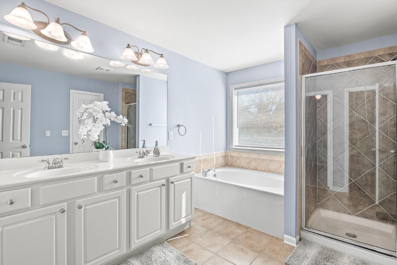 فيلا أتلانتافي Calming Grey Townhouse With Jacuzzi Bathtub المظهر الخارجي الصورة